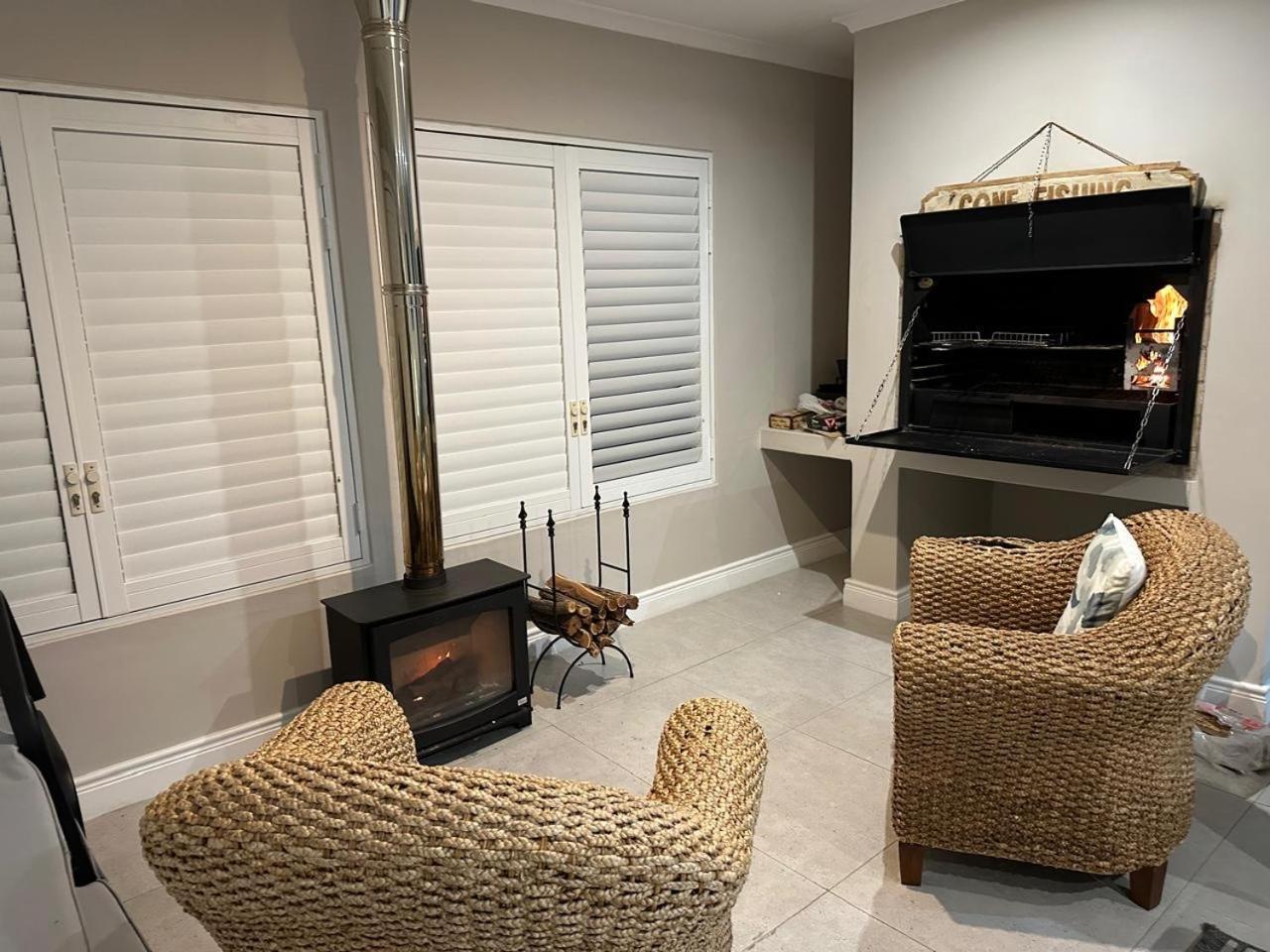Ons C-Huis - Gansbaai Seafront Accommodation, Back-Up Power 外观 照片