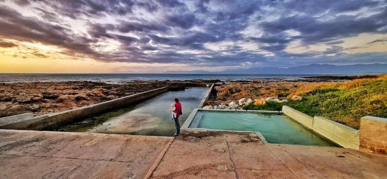 Ons C-Huis - Gansbaai Seafront Accommodation, Back-Up Power 外观 照片